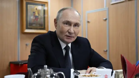 Putin floats idea of UN-led government in Ukraine