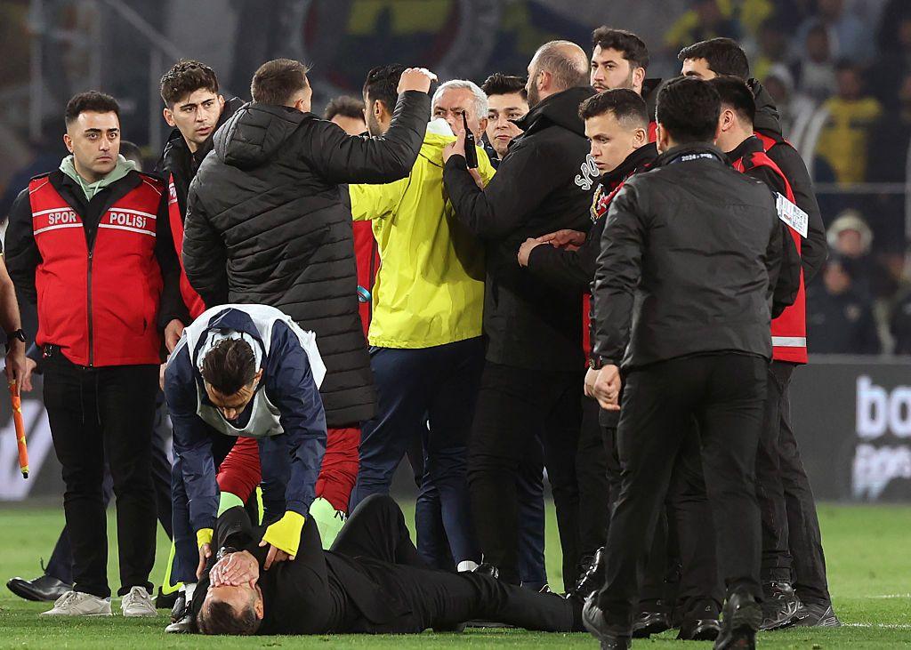 Galatasaray boss &#039;acted like he&#039;d been shot&#039; in Mourinho row