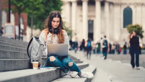 UK edges towards youth visa deal with EU