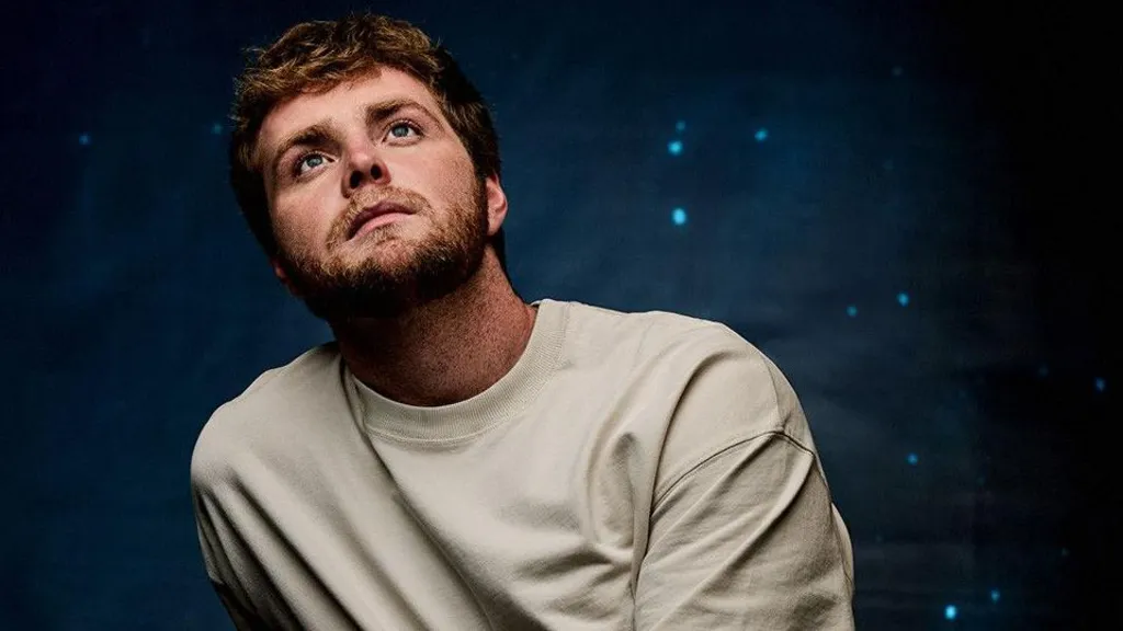 Alex Warren was homeless and sleeping in friends&#039; cars - now he&#039;s number one