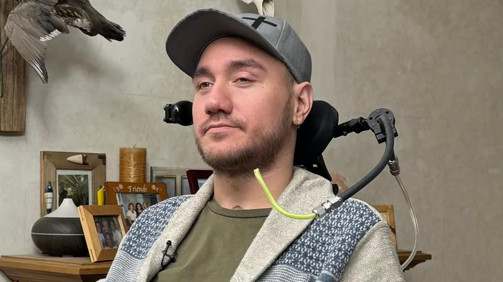 &#039;I have a microchip in my brain thanks to Elon Musk and it can read my mind&#039;