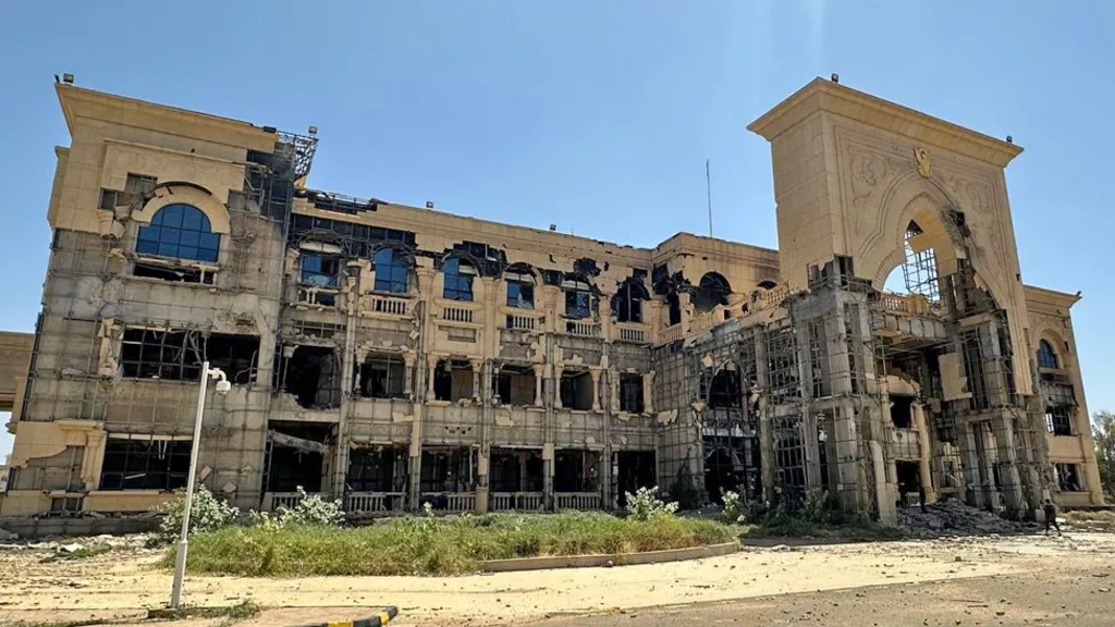 A burnt-out shell - BBC visits Sudan&#039;s capital after the army&#039;s victory