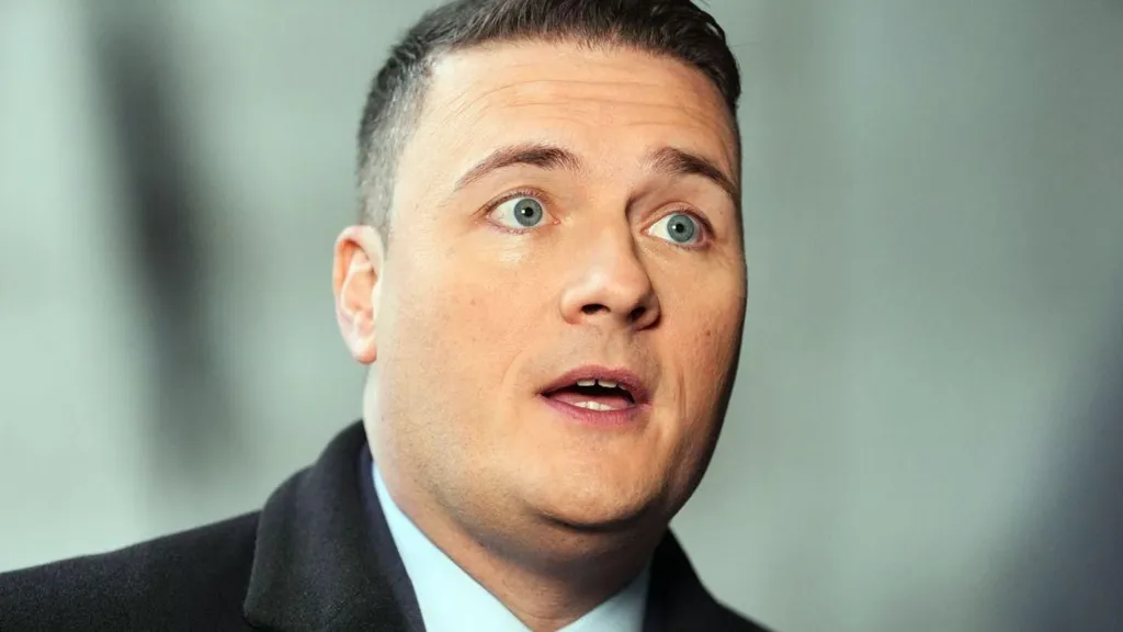 Birmingham bin strike threat to public health, Wes Streeting says