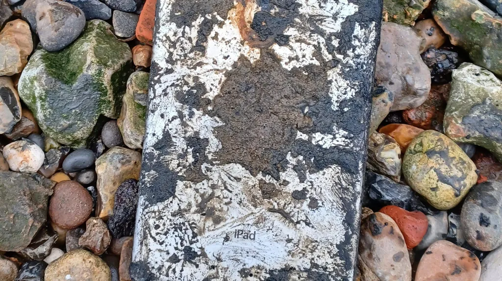 How an iPad dug up from the Thames solved museum thieves&#039; murder plot