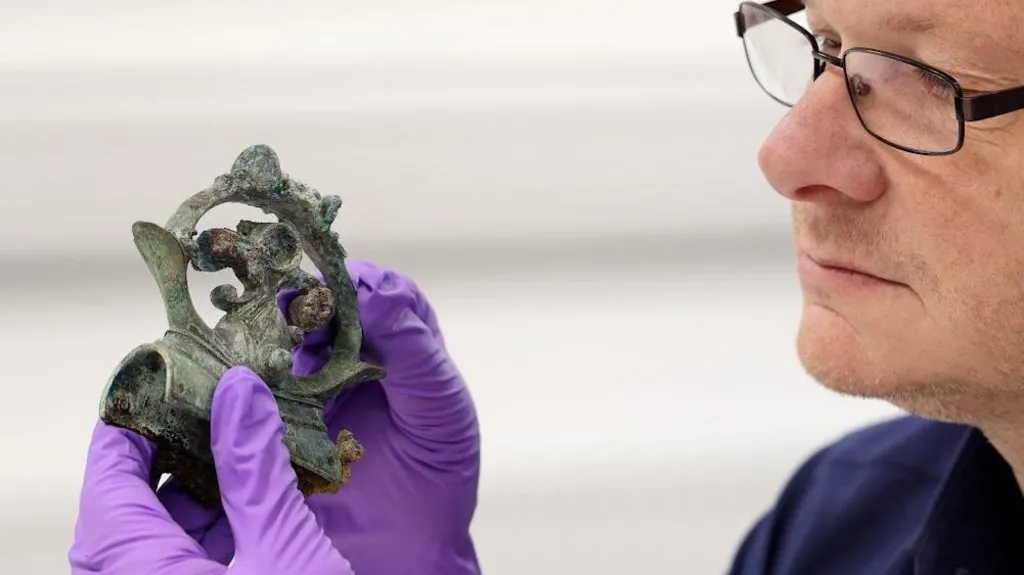 Archaeologists find &#039;unprecedented&#039; Iron Age hoard