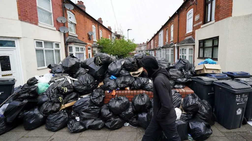 Birmingham bin strike to continue as talks collapse