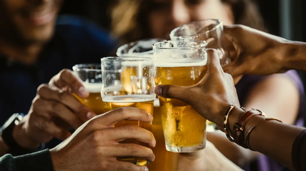 Pubs to stay open late for VE Day 80th anniversary