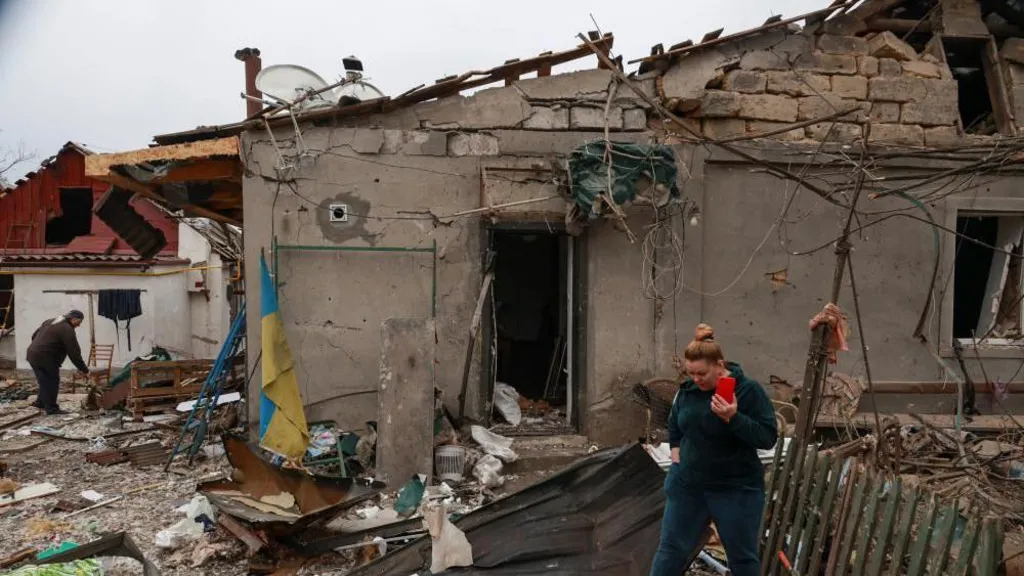 Ukraine and Russia trade blame for breaking &#039;Easter truce&#039;