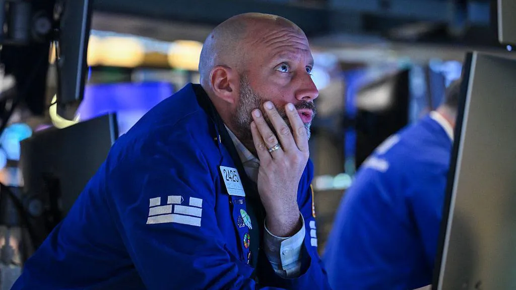 US stocks and dollar plunge as Trump attacks Fed chair Powell