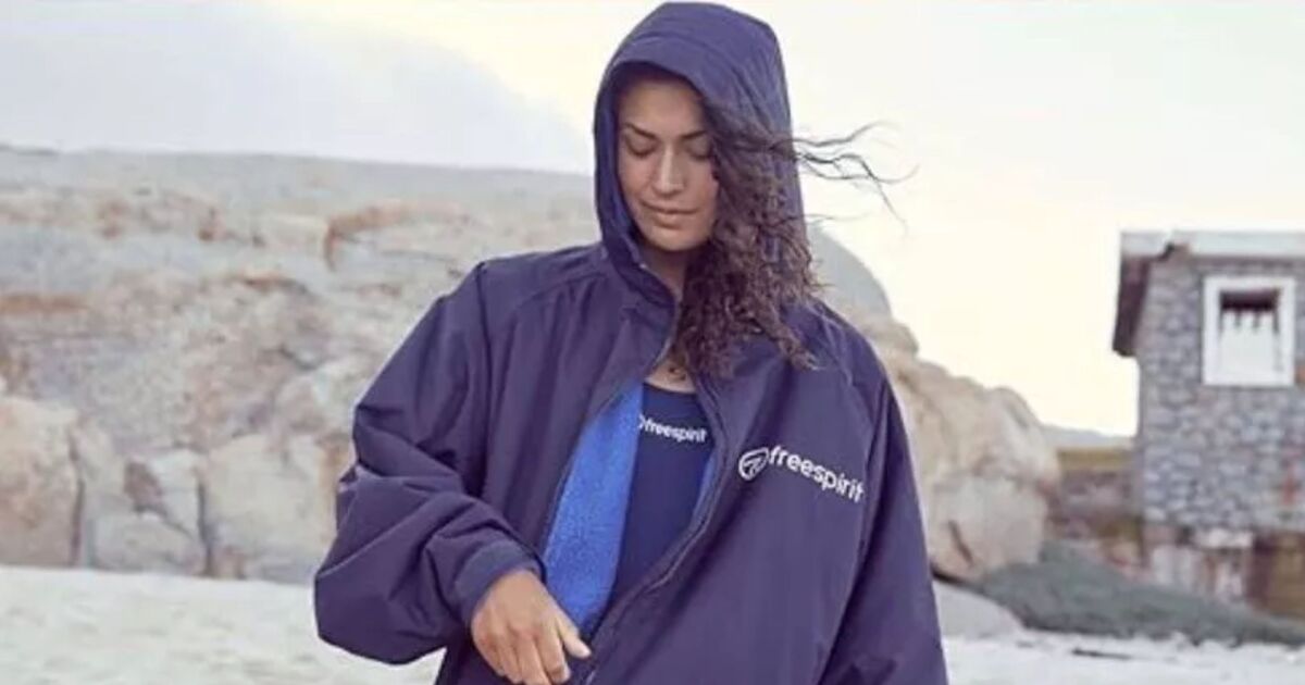 Budget-friendly Dryrobe alternative is £115 cheaper – reduced to £49.99 in Amazon sale
