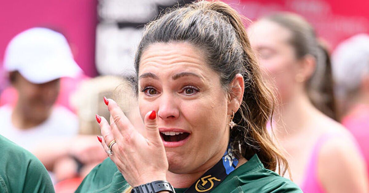 Sobbing Kelly Brook rushed to A&E in wheelchair after London Marathon 'ordeal'