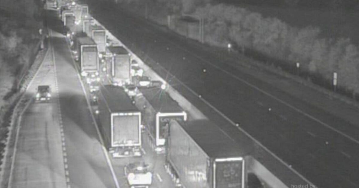 M1 traffic LIVE: Chaos on busy UK motorway as police incident shuts road
