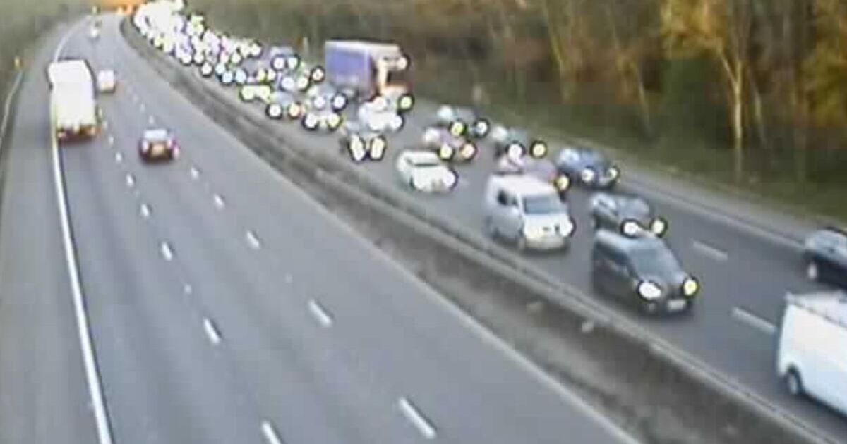 M4 traffic LIVE: Oil spillage on major motorway sees 90-minute delays