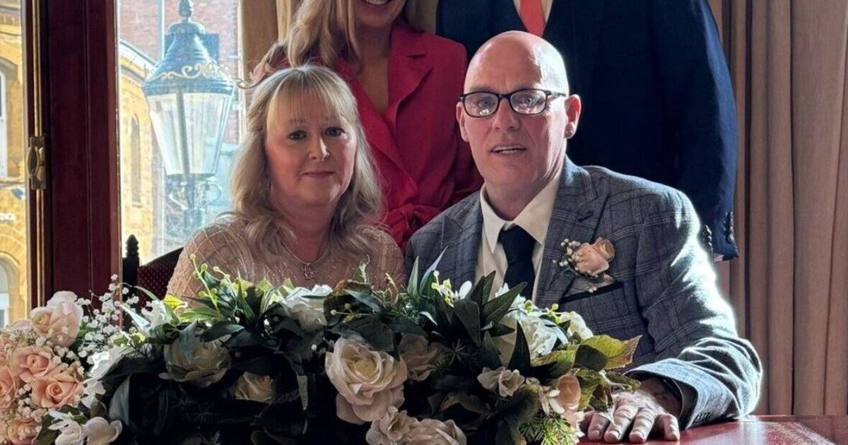 Off-duty police officer saves Brit on holiday by performing CPR for 45 minutes