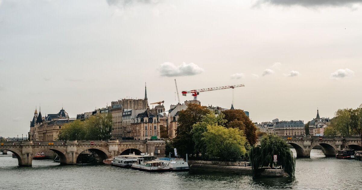 The tiny island with a huge cathedral in the middle of a major capital city