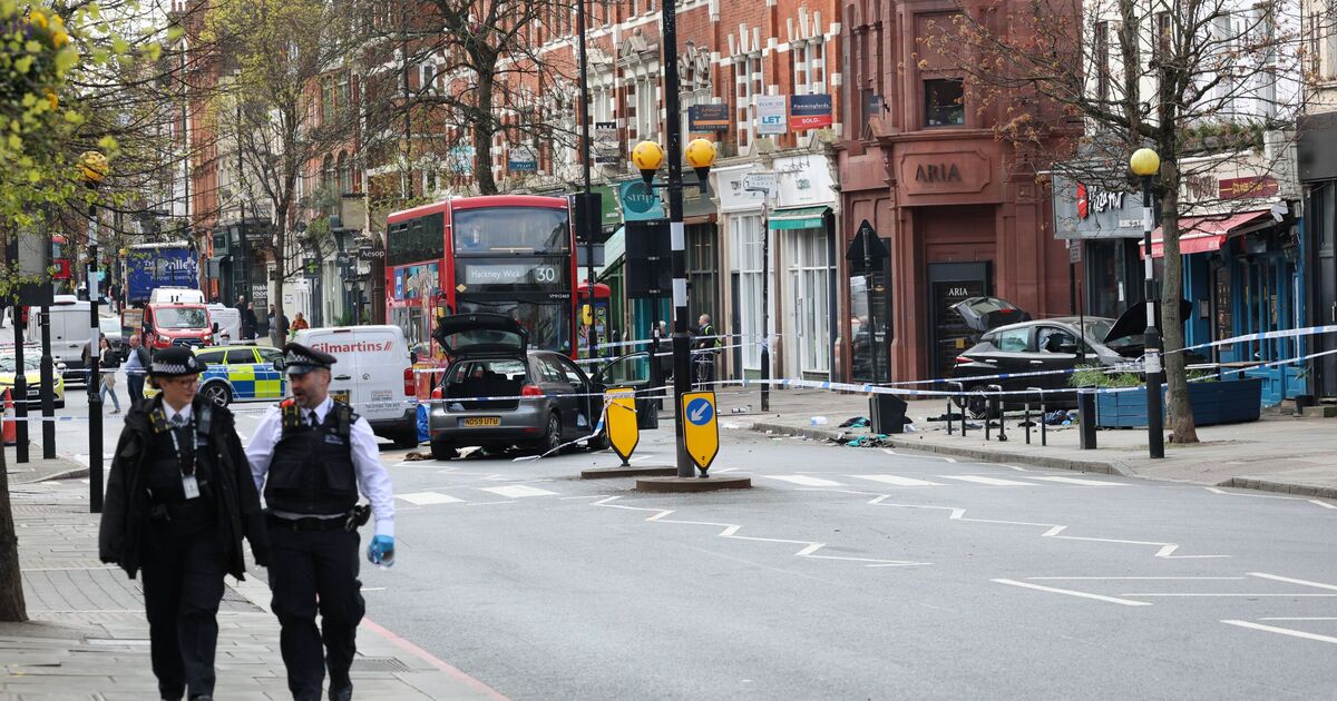 A1 Islington LIVE: Major motorway completely closed as car crashes into cafe