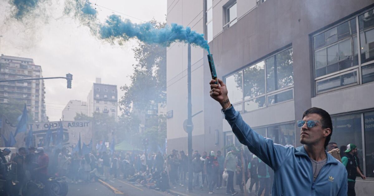 Argentina in chaos as unions threaten to shut down economy
