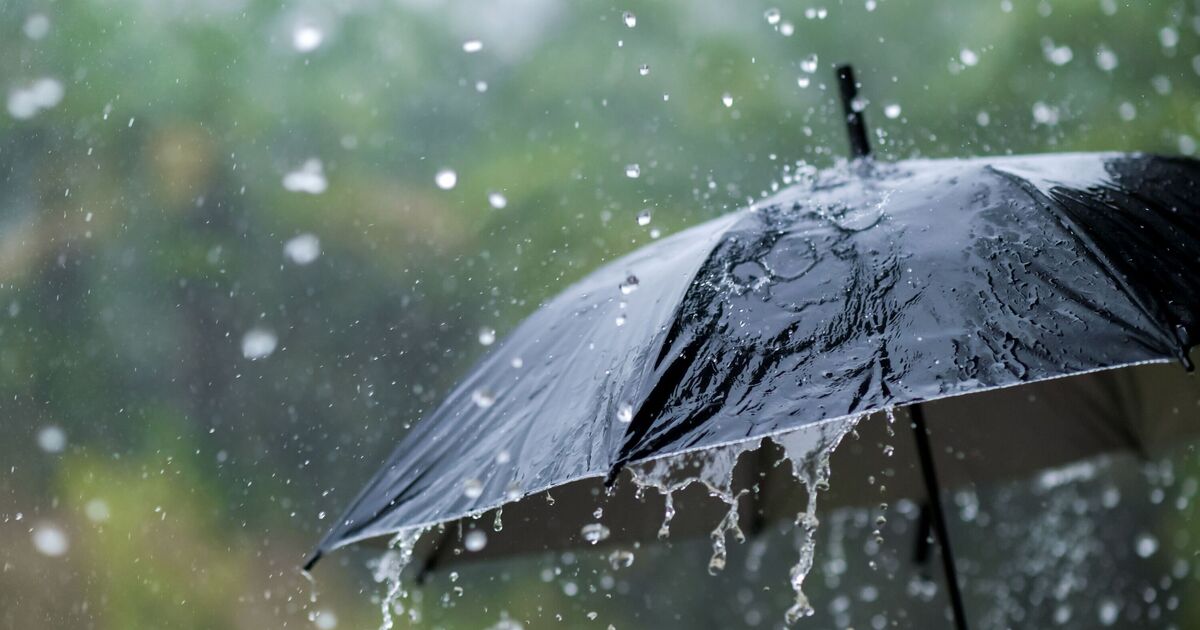 Met Office yellow weather warning as 260-mile long wall of rain lashes Britain
