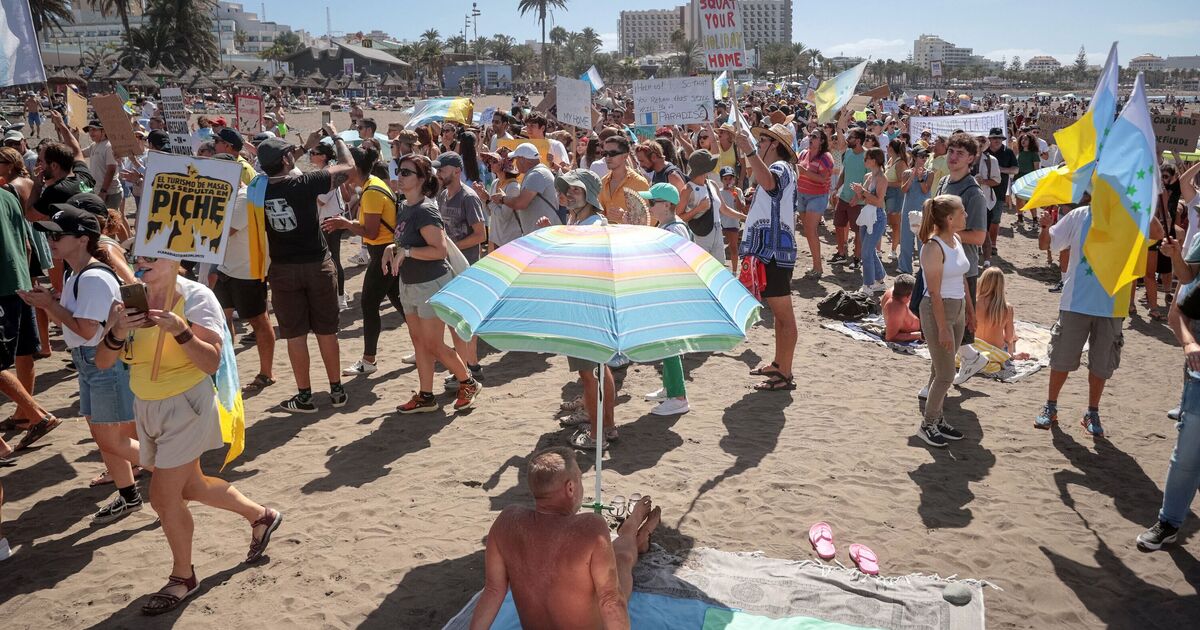 Canary Islands chaos as British tourists urged &#039;don&#039;t come - Tenerife is collapsing&#039;