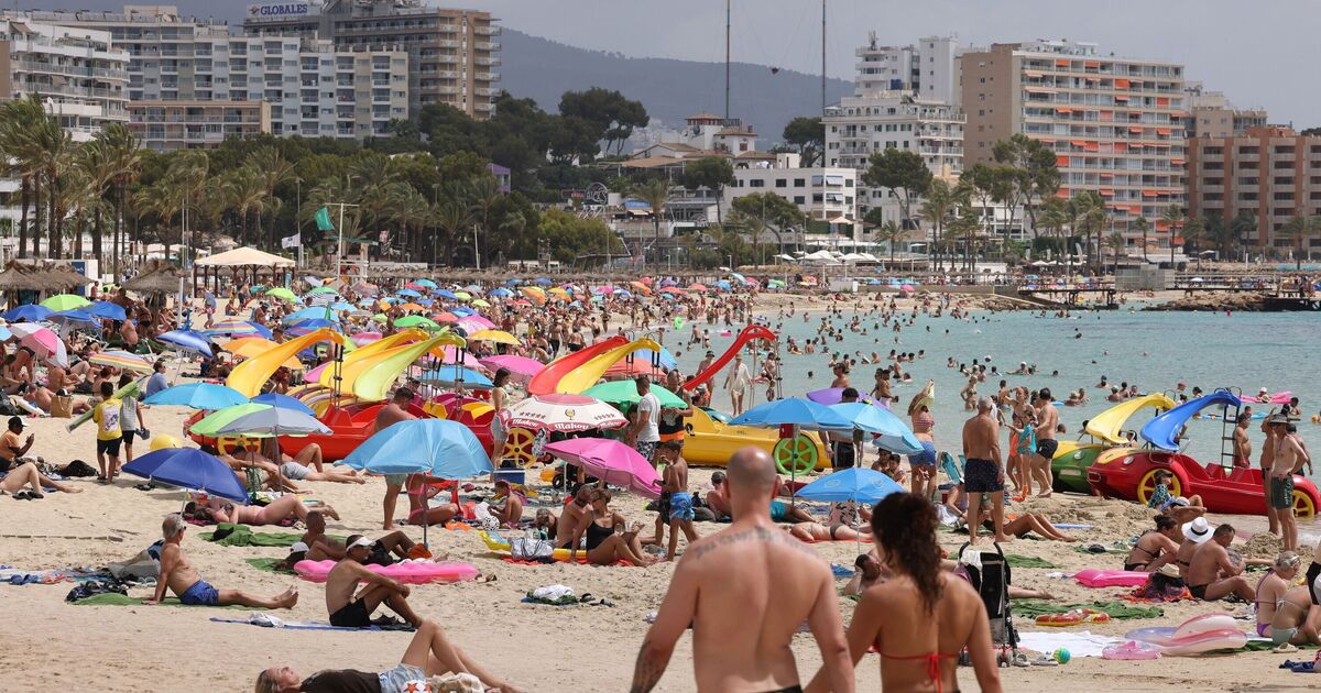 Majorca announces huge tourist crackdown - &#039;No bare chests or streaking!&#039;