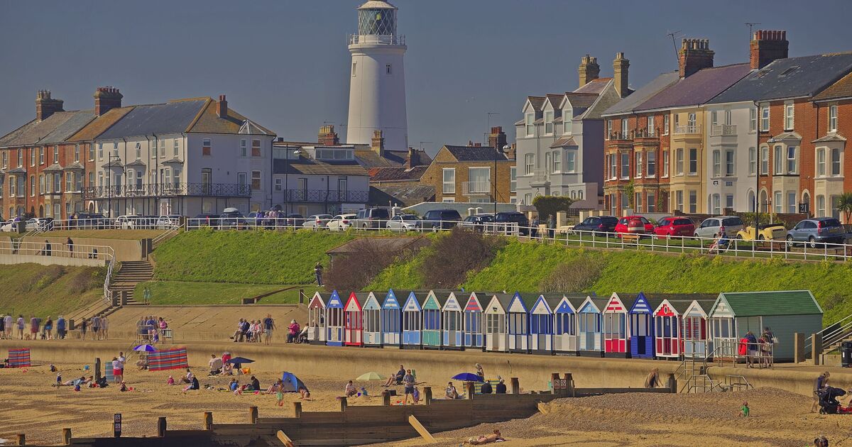 The perfect little UK seaside town with a lovely beach and 1 of Britain’s best piers