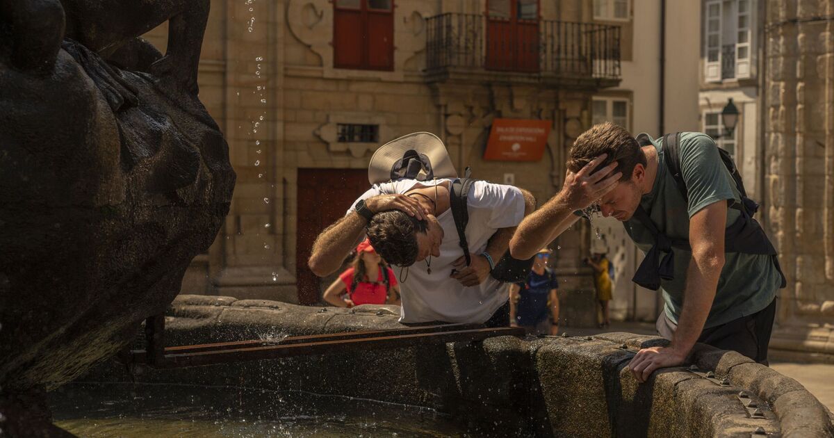 Spain weather maps turn red scorching 30C heat bomb to hit during May Bank holiday
