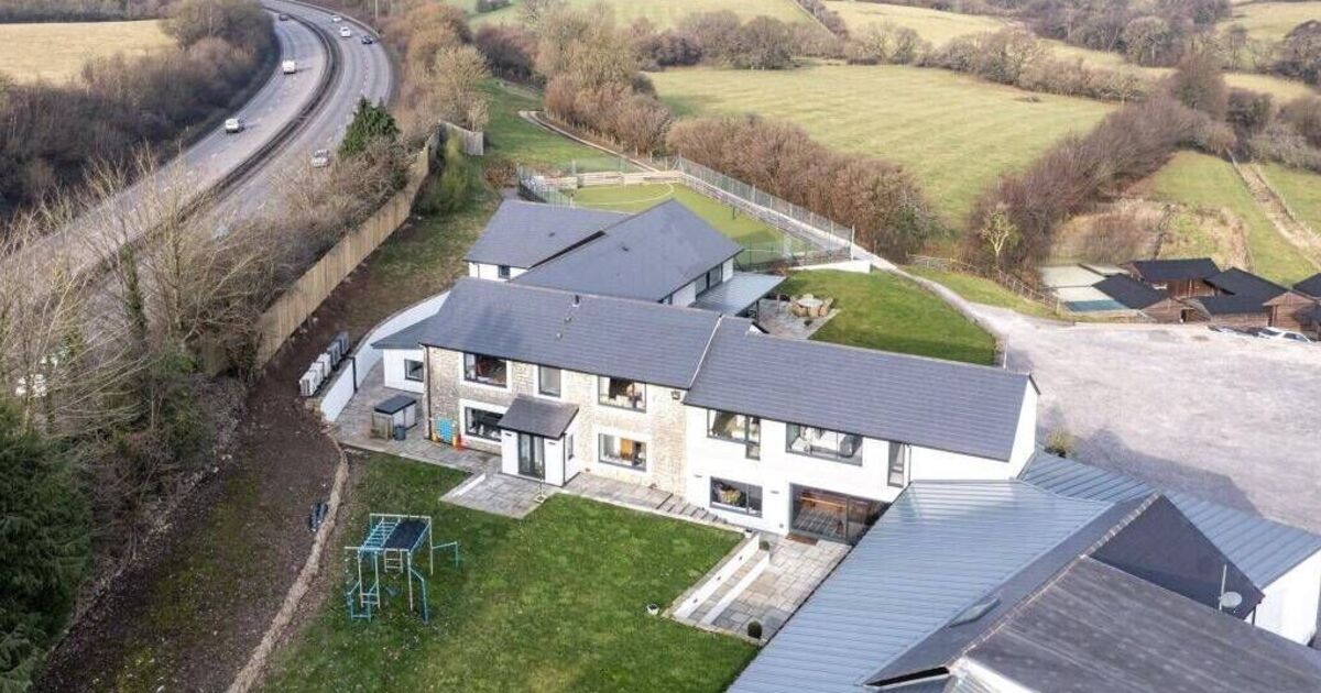 Inside huge £3.5m mansion with nine bedrooms - but it&#039;s right next to the M4