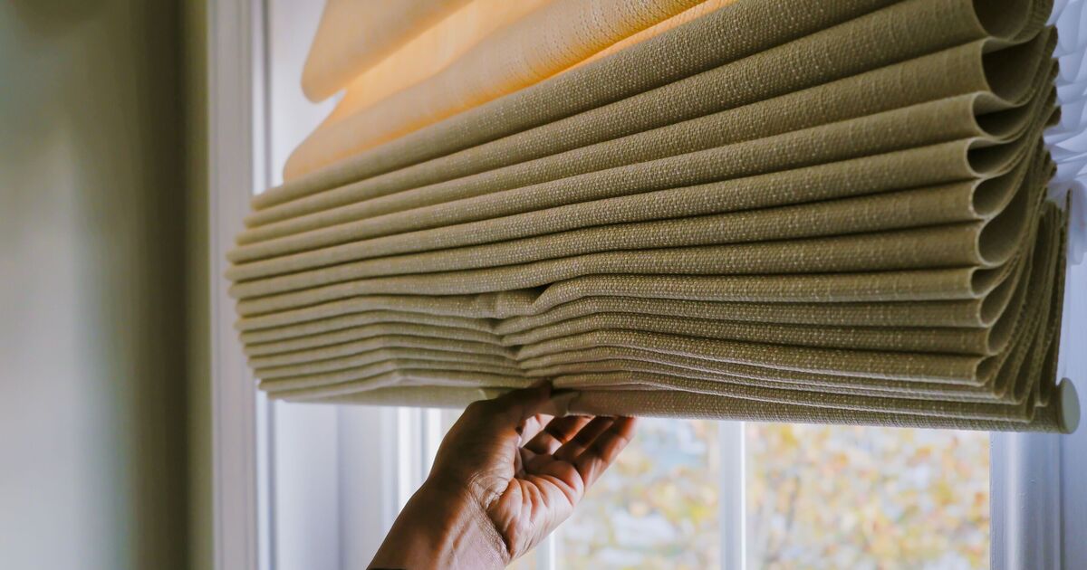 Households in England urged to draw curtains and shut blinds now