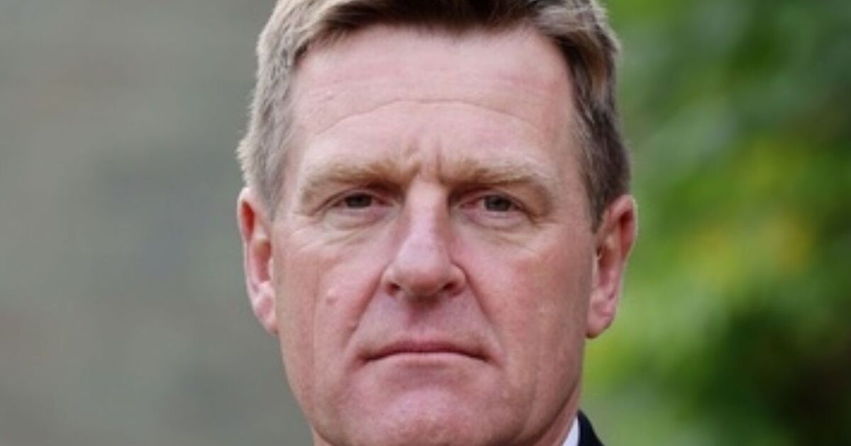 Head of the Royal Navy stuns MoD by stepping down &#039;for personal reasons&#039;