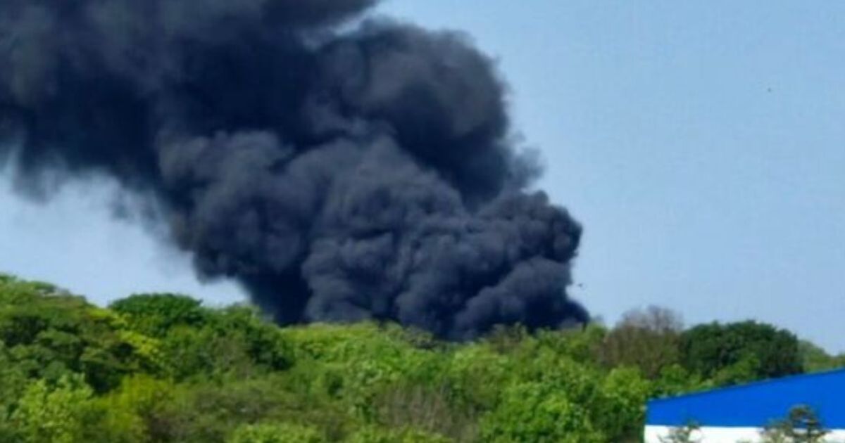 Worksop fire LIVE: Huge blaze &#039;on industrial estate&#039; seen for miles as black smoke billows