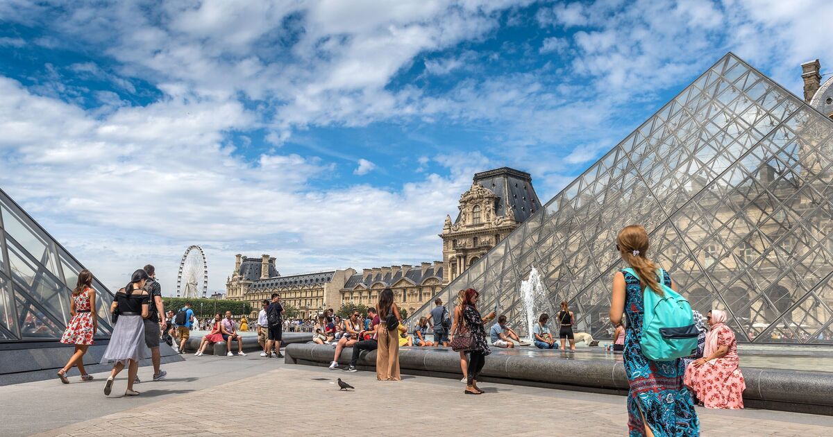 Paris tourist gives advice to anyone visiting after disturbing&#039; experience
