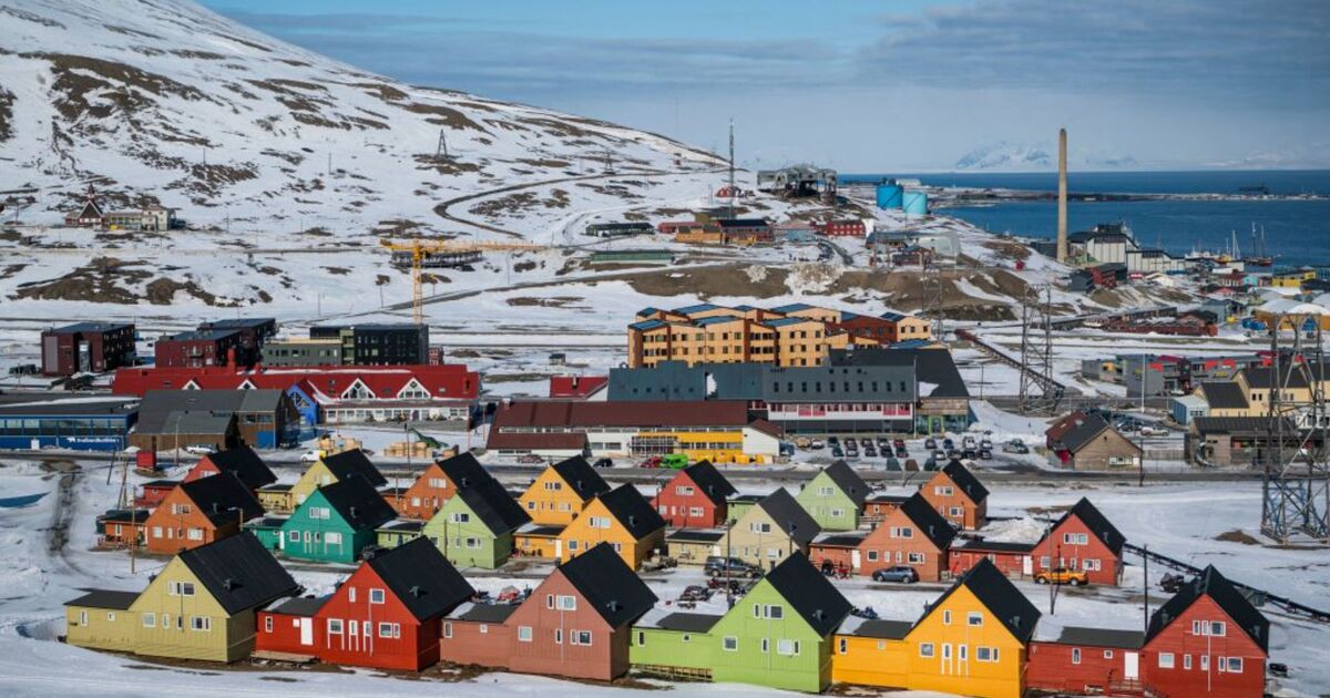 The most northern town on Earth where tourists can&#039;t leave the safe areas