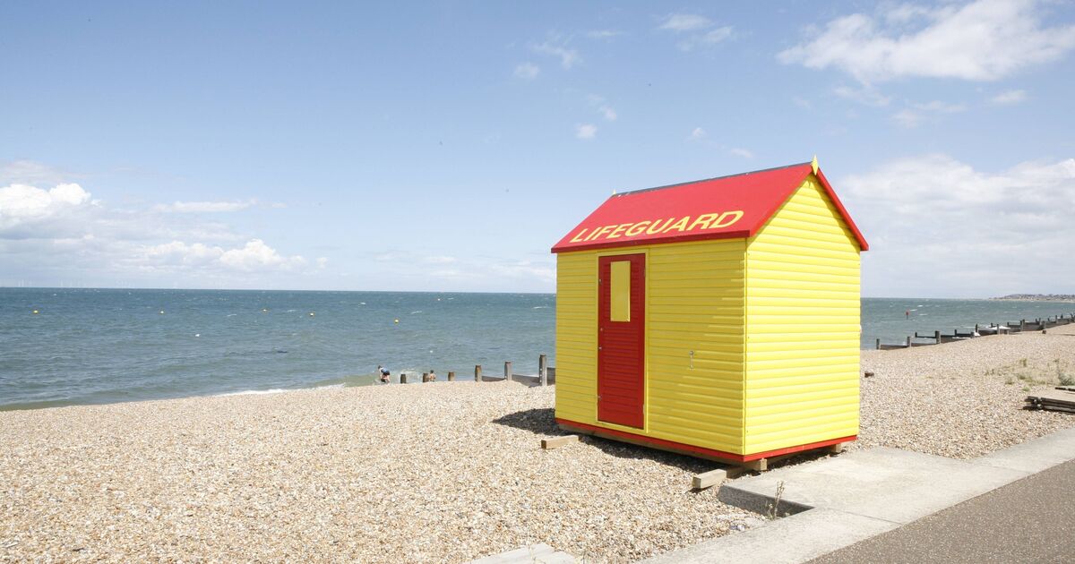 Pretty UK seaside town loved by celebs has brilliant beachside pub
