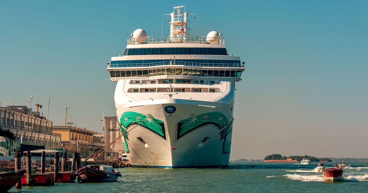 Cruise guests told to avoid eating 2 foods or risk feeling sick and nauseous