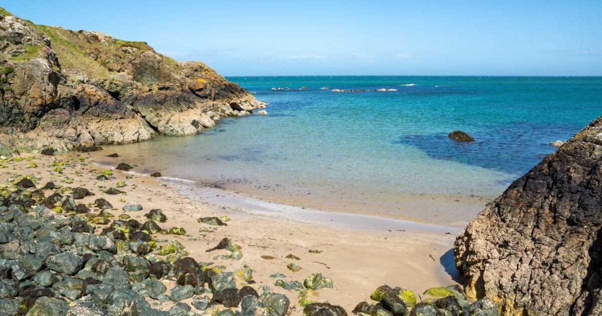 The pretty little UK seaside town with blue water and 'one of the best pubs in the world'