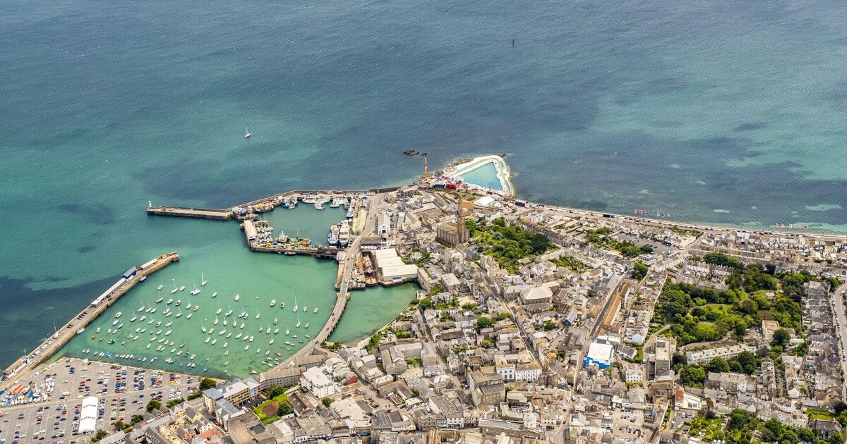 The little Cornwall seaside town named one of UK’s 7 best with a direct train from London