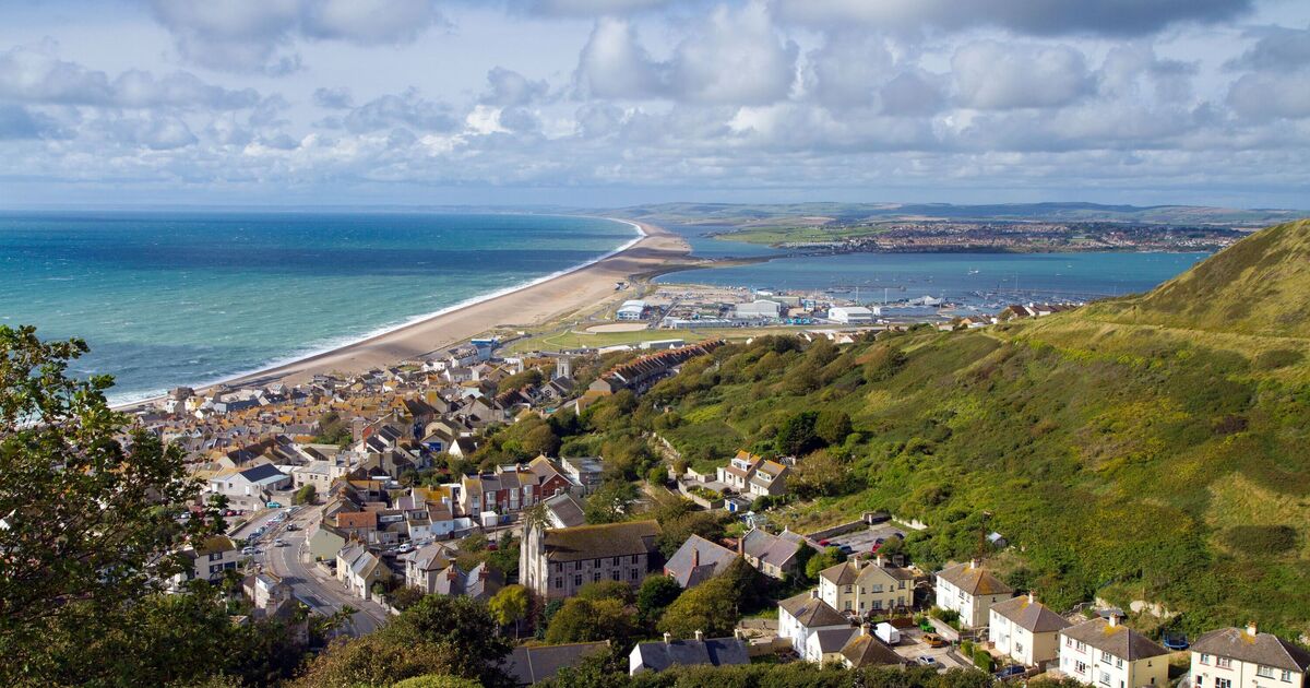 The UK seaside town with huge 18-mile beach - but visitors say &#039;it&#039;s a dump!&#039;